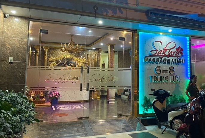 Phòng Cảnh sát QLHC về TTXH- CATP: Phát hiện thêm 3 cơ sở massage, karaoke hoạt động quá giờ quy định